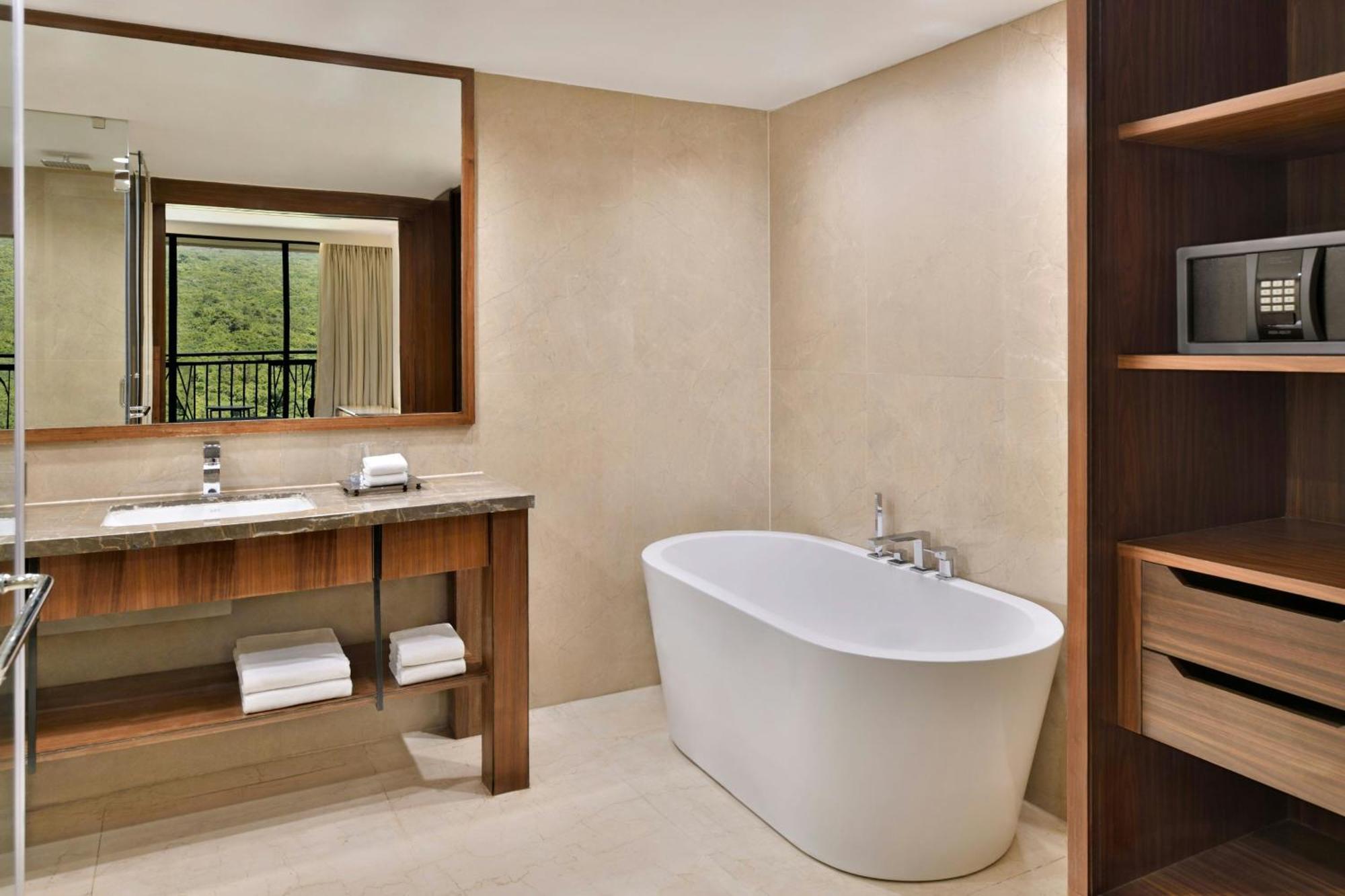 Courtyard By Marriott Mahabaleshwar Hotel Kültér fotó